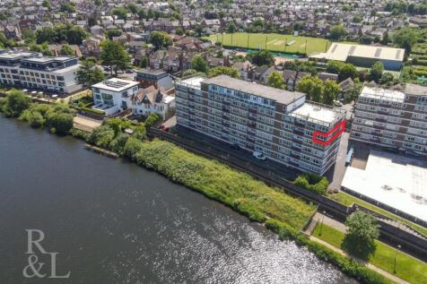 3-bed flat on Wilford Lane, West Bridgford, Nottingham, £1,150/mo