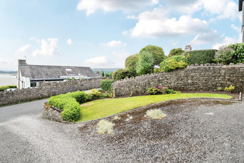 Communal Front Ga...