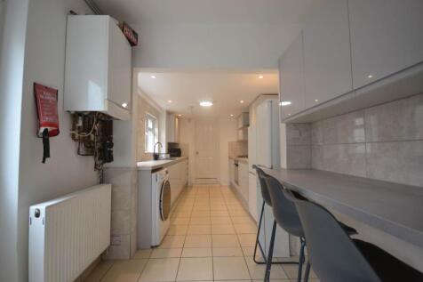 5-bed terraced on Blenheim Road, Town, £3,150/mo