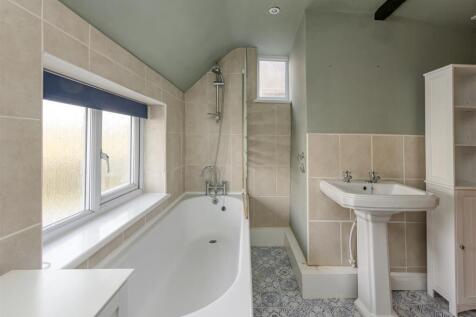 7 Kennels Lane-bath1.jpg