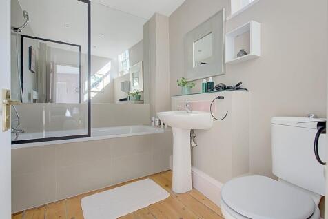 Bathroom 1 2 _H0A0839_40_41_42_43.jpg