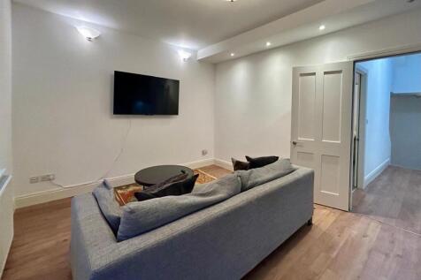 WhatsApp Image 2025-12-16 at 16.03.24 (4).jpeg