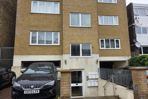 Two Bed Two Bath Top Floor South Woodford
