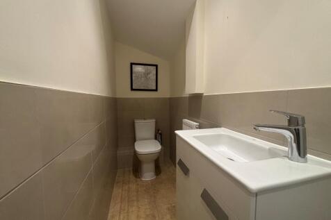 Cloakroom/wc