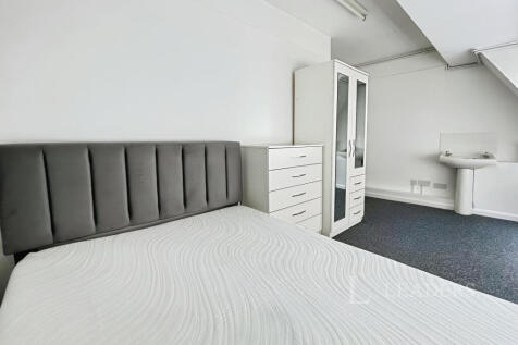 2a0a073b-Room 204 20