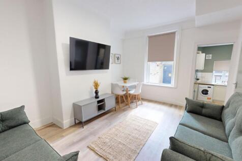 12 Falmouth Road NE6 5NS photo 3