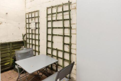 3122c44b-courtyar...