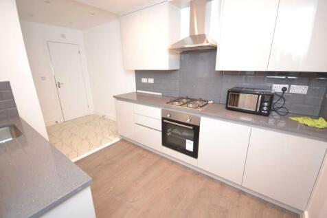 4-bed terraced on St Edwards Road, Reading, £2,500/mo