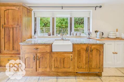 Farmhouse Style Kitchen - Cleaning Area