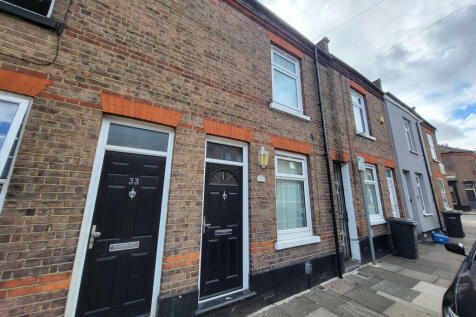 Smart 2 Bedroom Terraced for Rent