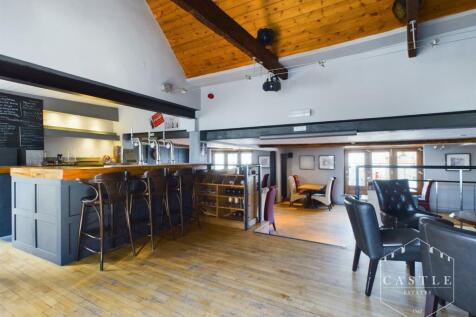 FIRST FLOOR BAR AREA