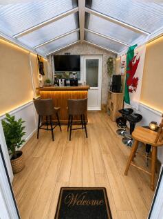 Garden / Entertainment room