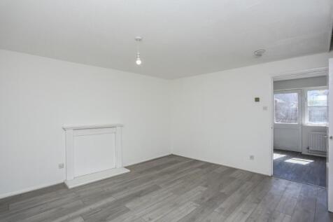 Birchdene Drive London SE28 photo 4