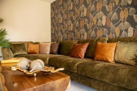 4 - The Evergreen Lounge.jpg