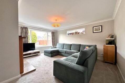 Dual-Aspect Living Room 908