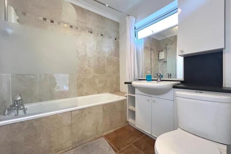 Bathroom 1.jpg