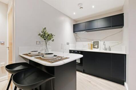 303 West One Space, City Centre, S1 photo 3