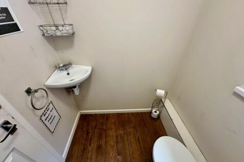 Commercial Property to rent Image 4