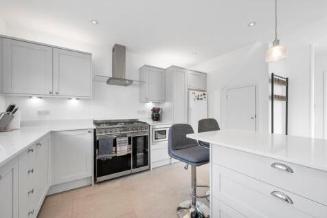 Walton-on-thames, KT12 - property photo