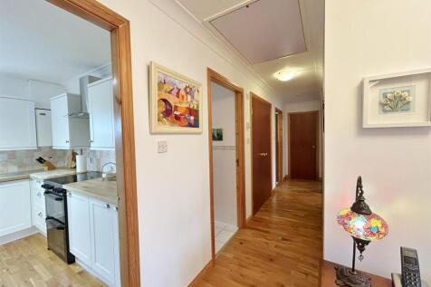 Hall towards bedrooms