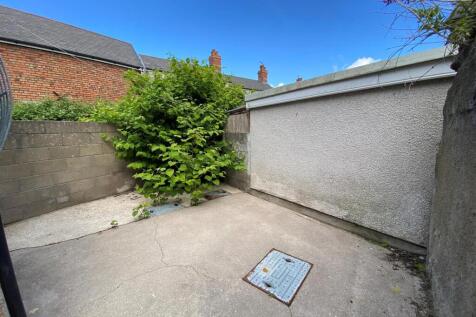 4, 19 Vere Street - rear garden.jpg
