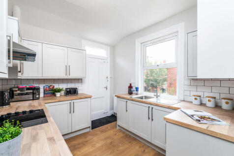 6-bed house on Estcourt Terrace, Leeds, £3,900/mo