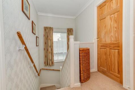 DOWNSTAIRS WC AND HALLWAY