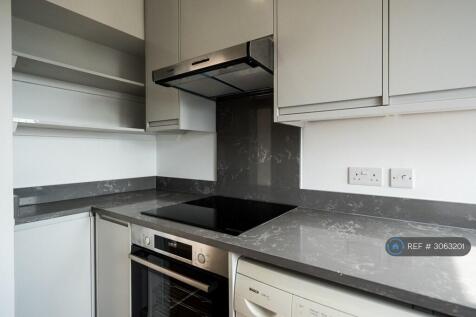Castlewood Drive, London, SE9 photo 5
