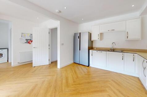 Derwent Drive, Loughborough photo 4