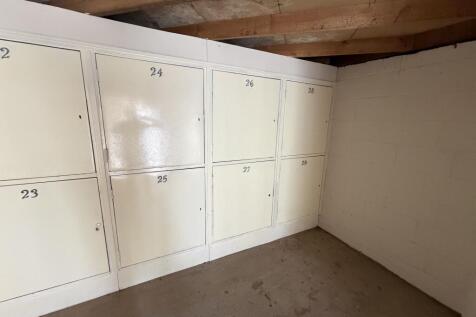 Store lockers