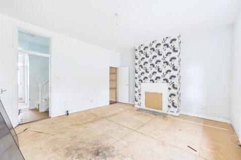 Three Bedroom Period End Terrace - 3.jpg