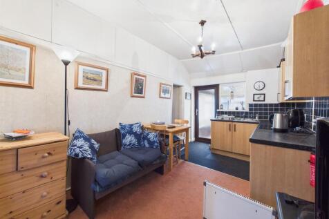 Kitchen/dining/living: