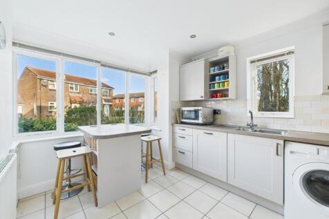 CAM05546G0-PR0051-STILL006