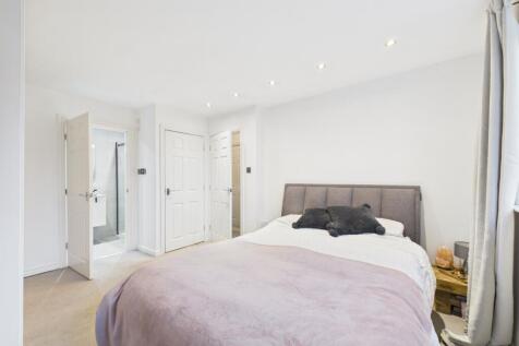 CAM02093G0-PR0067-STILL016