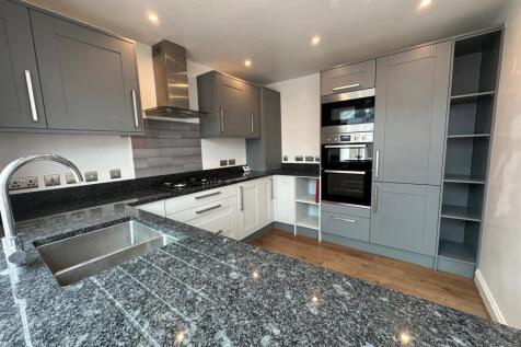 Kitchen 2.jpg