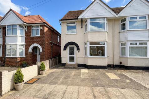 5-bed semi-detached on 5 Northway, Leamington Spa, £2,875/mo