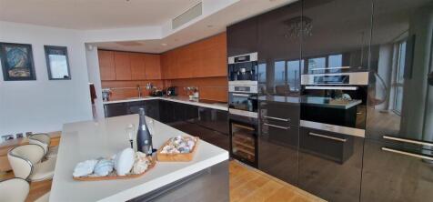 Kitchen2.jpg