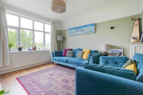 Living Room 1.jpg