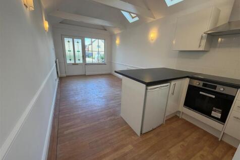 Lounge kitchen.jpg