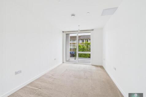 The Broadway, Crawley photo 5