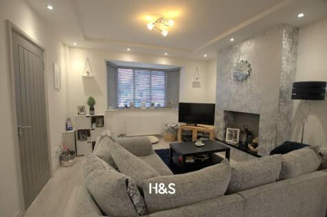 222 Lincoln Road North - Lounge.jpg