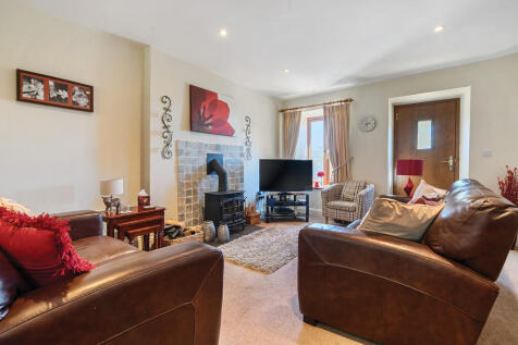 Lounge / Dining R...