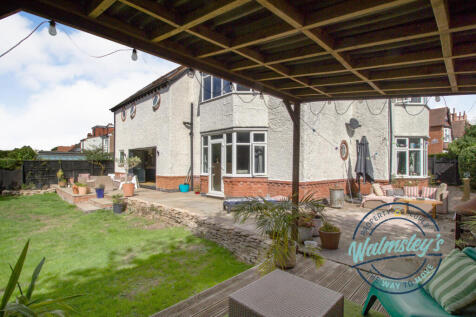 Rear gardens &amp; patio areas