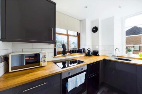 Stylish &amp; Modern Studio Flat in Beautiful Village