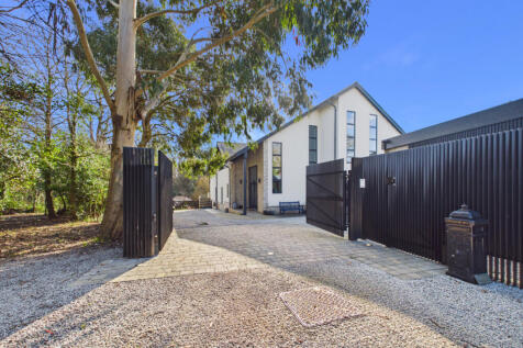 Ultra Luxury 4 Bedroom Property To Let