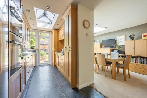 Cherrydown Avenue, E4