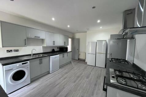 8-bed detached on Derby Road, Nottingham, Nottinghamshire, NG7, £4,680/mo