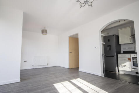 Iris Drive, Sittingbourne, Kent, ME10 4RR photo 3