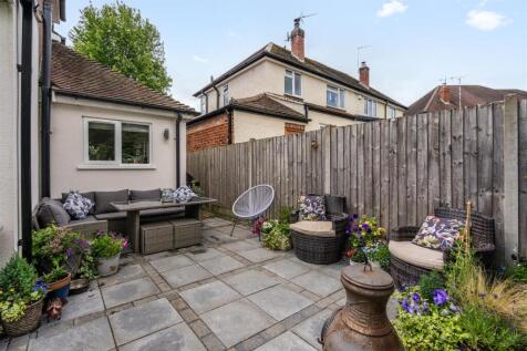 10 Kingswood Close_3.jpg