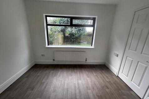 Edge End Road, Bradford, West Yorkshire, BD6 photo 4